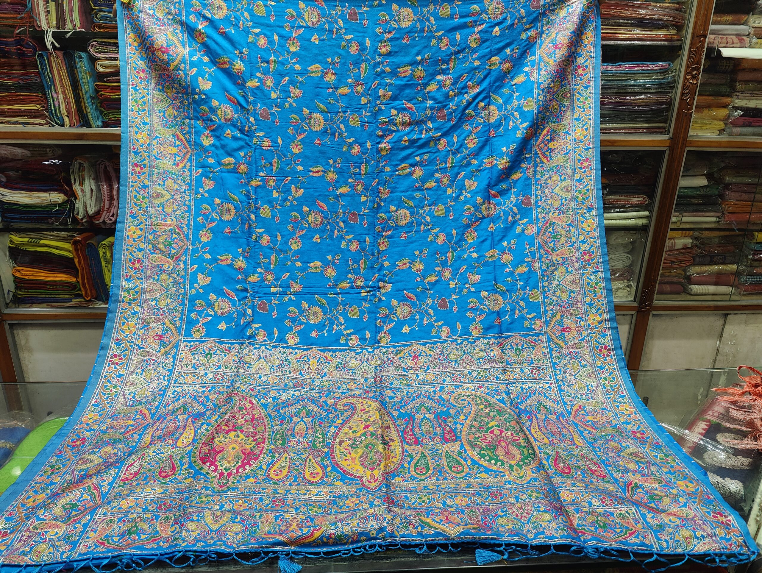 Exquisite Cyan Blue Soft Silk Saree with All-over Kanni Floral Weaving